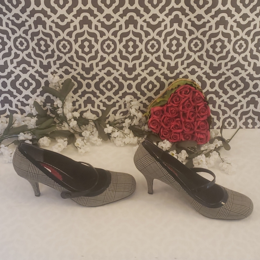 Tartan pattern heels size 10m
